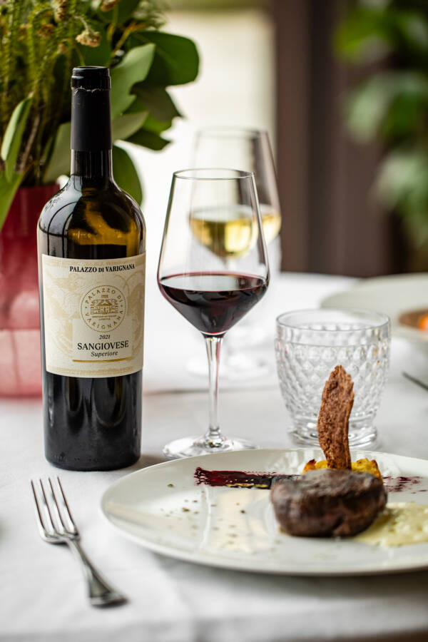 Come Abbinare i Vini al Pranzo di Natale: Consigli Esperti e Abbinamenti Perfetti